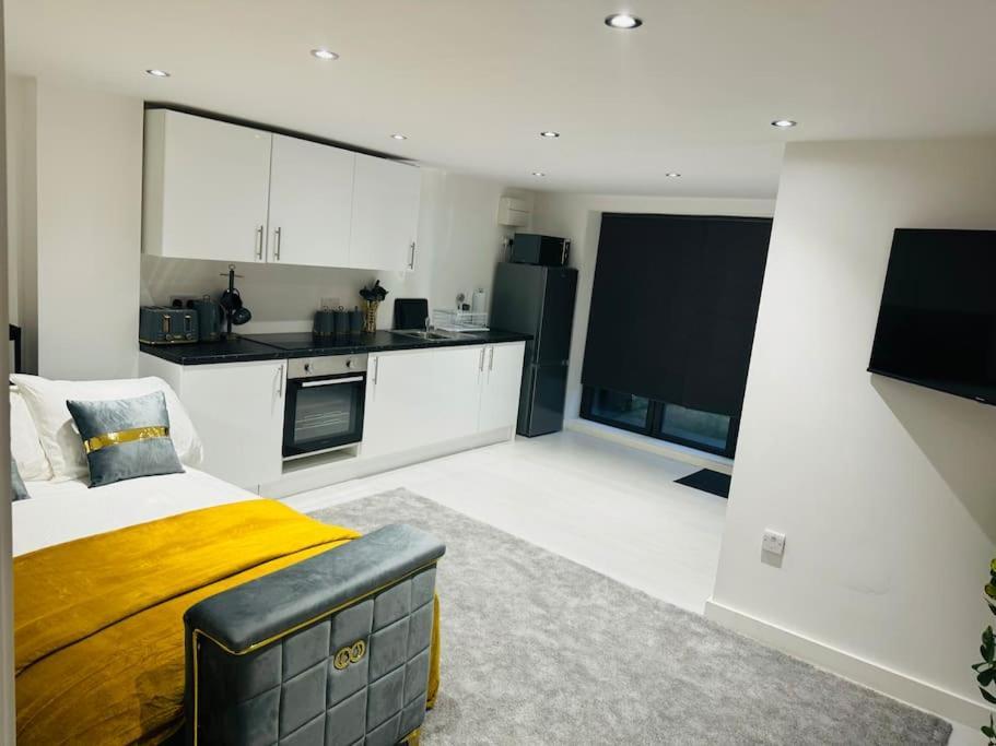 Perfect 1 Bed Apartment Sleeps 5 1 Kingsize Bed 1 Double Sofabed One Single Mattress Free Parking Wifi Good Transport Network Shopping Holiday Makers Families Contractors In North London Enfield Exterior foto